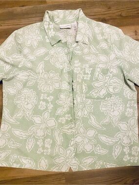 Alfred Dunner Green and White Patterned Button-Up Blouse